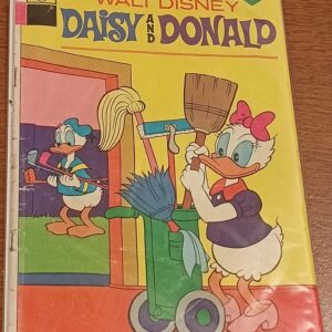 Walt Disney Daisy and Donald #7 – A Classic Tale of Fun and Adventure