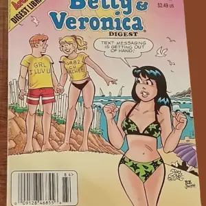 Betty & Veronica Digest #184 – Fun Beach Cover with Classic Texting Humor Betty & Veronica Digest #184 – Fun Beach Cover with Classic Texting Humor